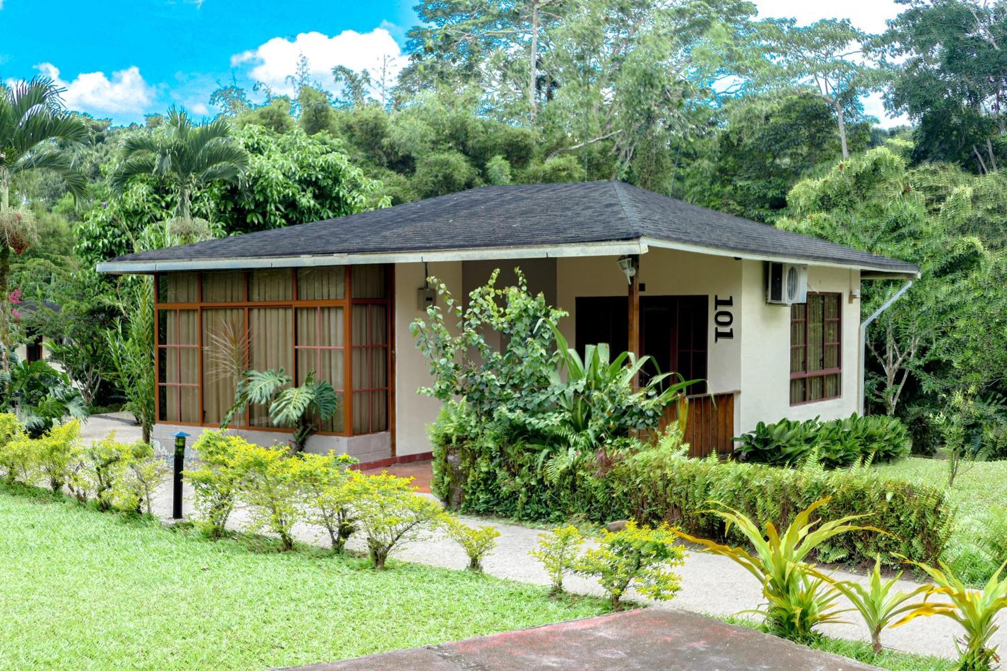 Terra Luna Lodge Tena Exterior photo